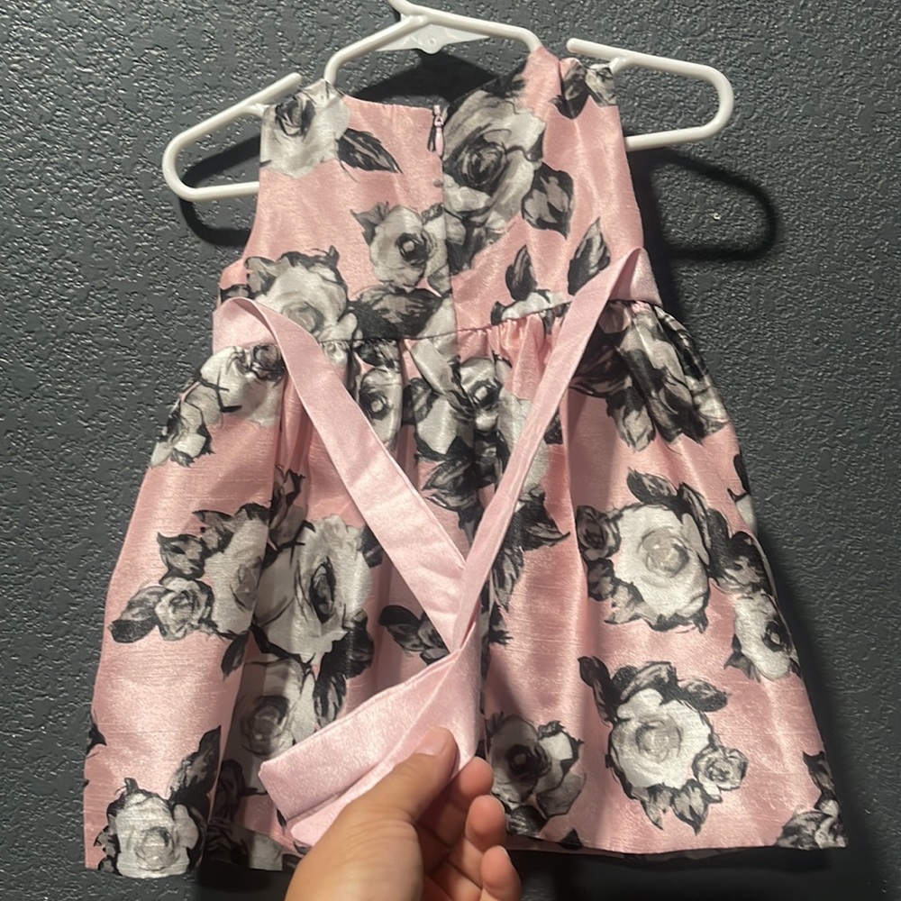 Dress - Picture 3 of 3